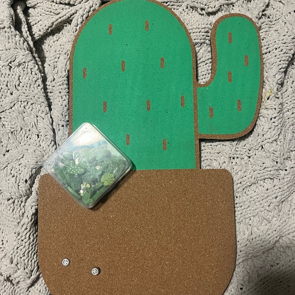 Cactus CorkBoard and Set of Plant Push Pins - Picture 2 of 3